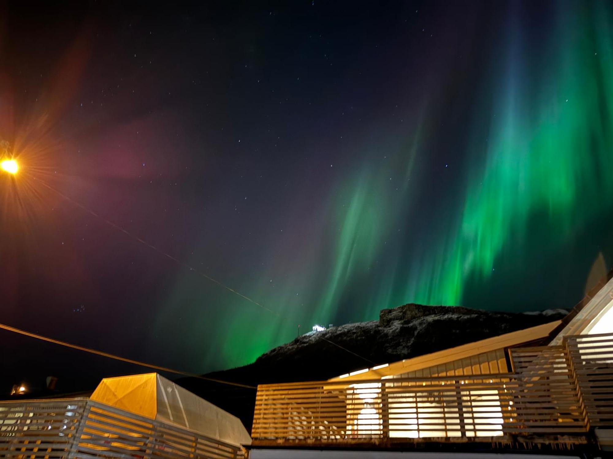Sentralt Pa Fastlandet Og Gaavstand Til Alle Fasiliteter! Tromsdalen Esterno foto